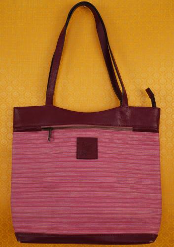 EXPORT QUALITY LEATHER ATTACHED HAND BAG